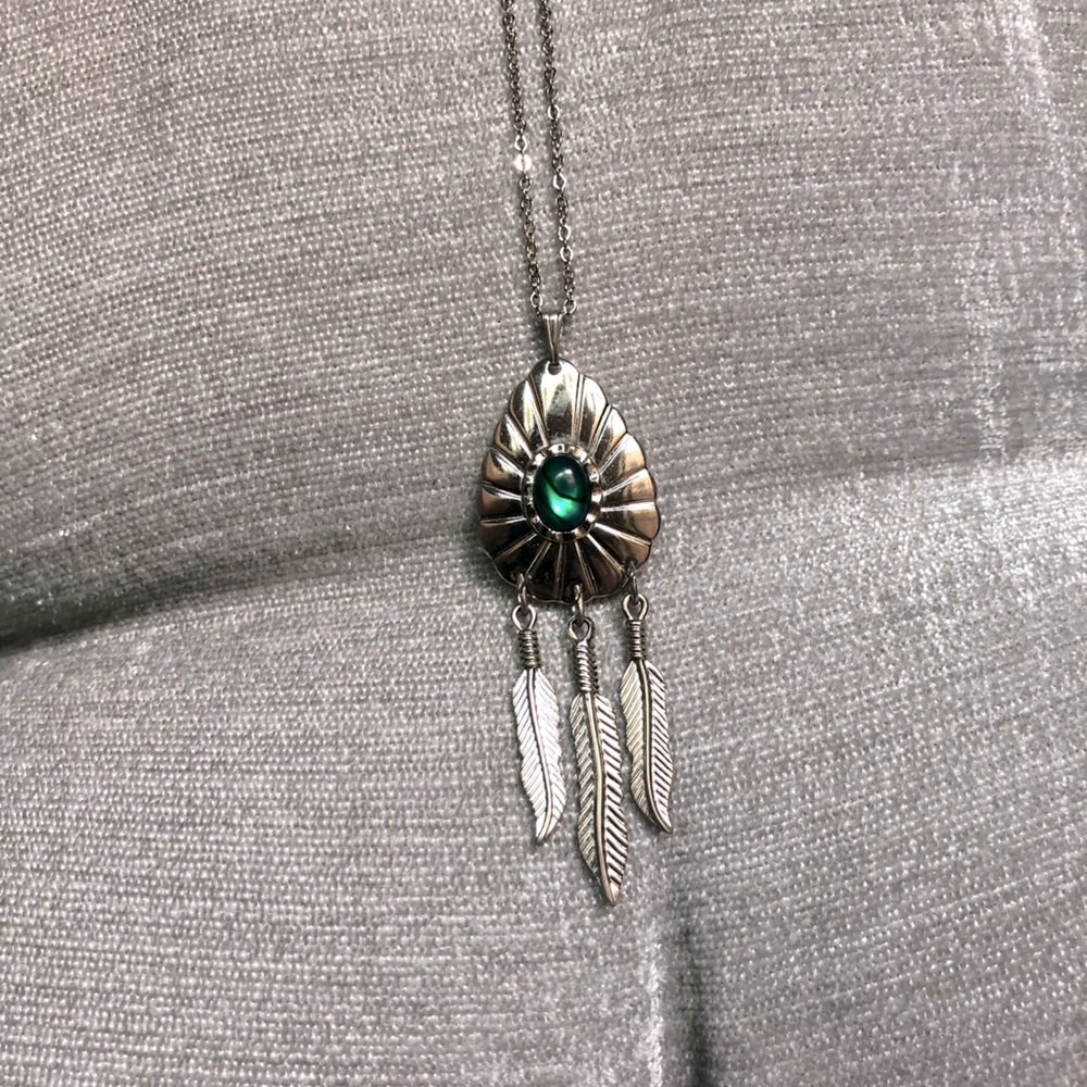 ❌SOLD❌ Vintage 1980’s Silver Feather Necklace